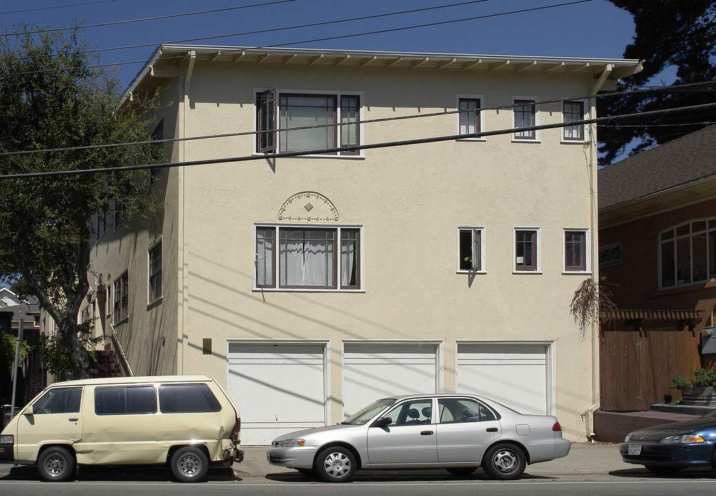 3015 Harrison St in Oakland, CA - Building Photo