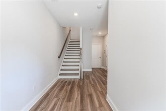 5051 Pinckney Ln in Peachtree Corners, GA - Foto de edificio - Building Photo