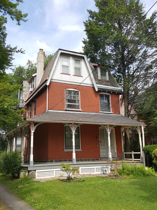 32 Owen Ave in Lansdowne, PA - Building Photo