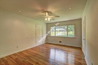 2577 Graywall St in East Point, GA - Building Photo - Building Photo