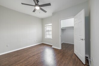 Hunters Glen- Income Restricted in San Antonio, TX - Foto de edificio - Interior Photo