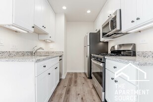 424 W Oakdale Ave in Chicago, IL - Building Photo