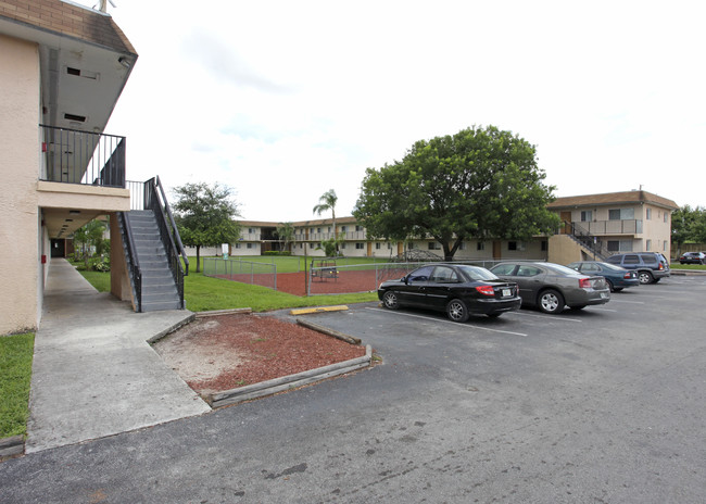 Coral Gardens in Homestead, FL - Building Photo - Building Photo