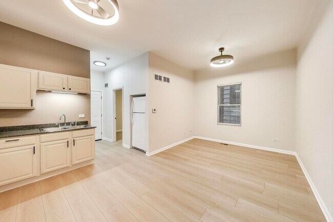 912 N Ashland Ave in Chicago, IL - Building Photo - Building Photo