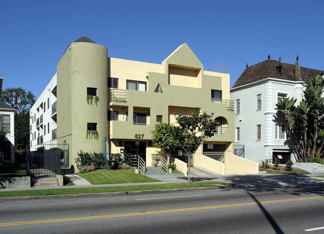 827 S Wilton Pl. in Los Angeles, CA - Foto de edificio - Building Photo