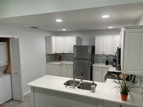 6396 Royal Woods Dr in Ft. Myers, FL - Building Photo - Building Photo