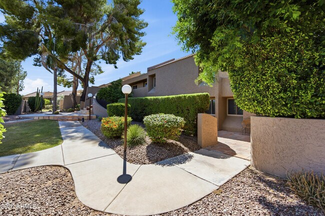 7428 N Vía Camello Del Norte in Scottsdale, AZ - Building Photo - Building Photo