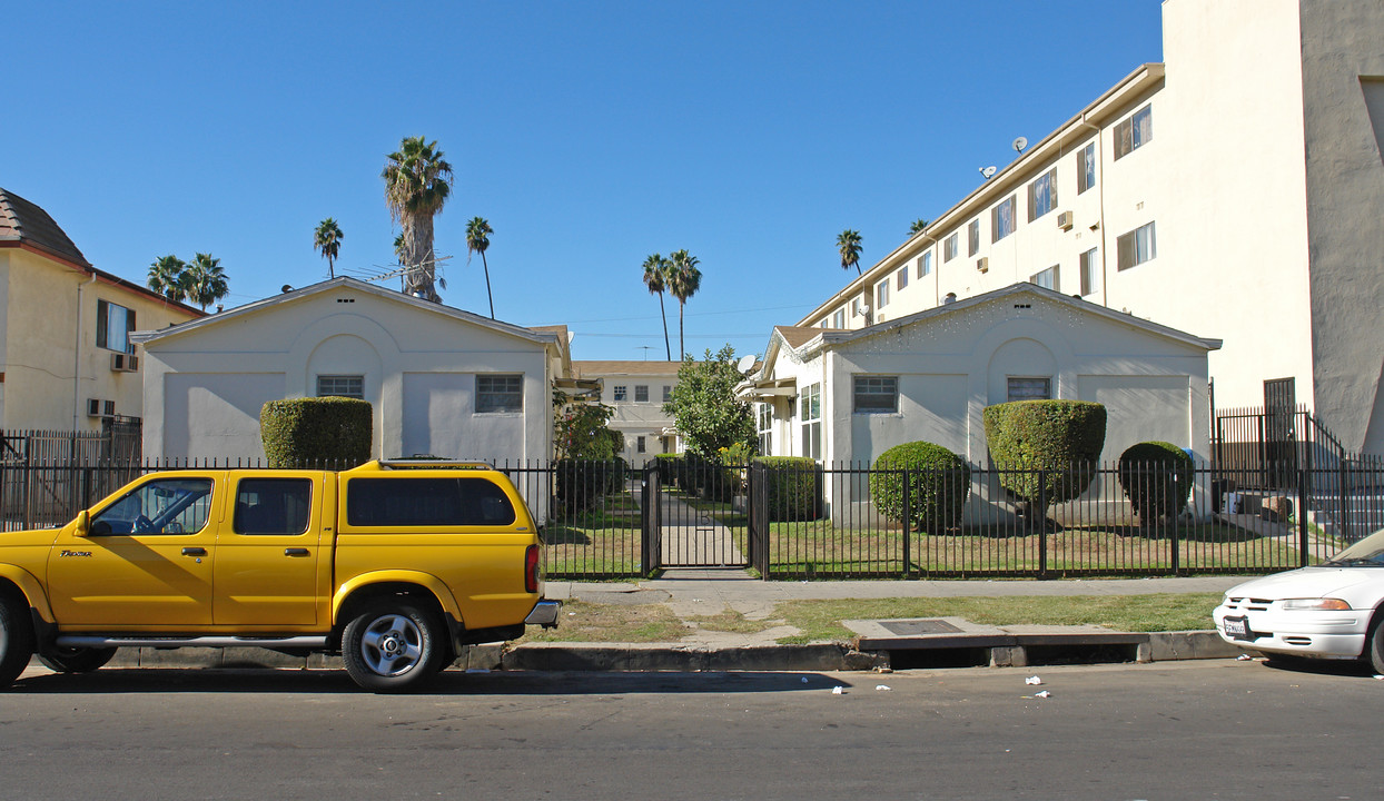 1181 S Norton Ave in Los Angeles, CA - Building Photo