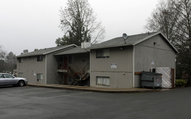 Maple Court Apartments