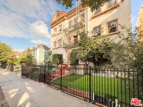 434 S Rampart Blvd in Los Angeles, CA - Foto de edificio - Building Photo