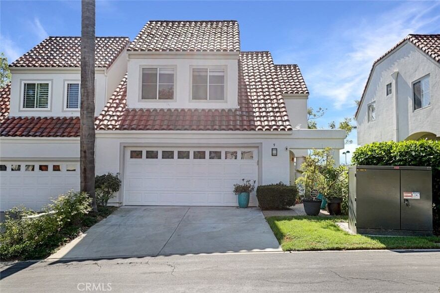 9 Veracruz in Dana Point, CA - Building Photo