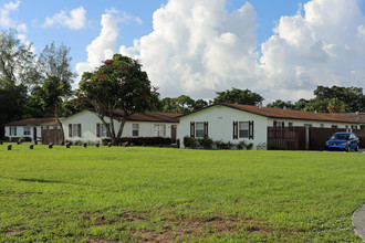 4516-4550 Kirk Rd in Lake Worth, FL - Building Photo - Building Photo