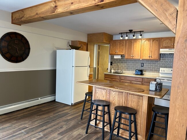 2179 Shartlesville Rd, Unit The Golden Oak Suite, Unit The Golden Oak Suite