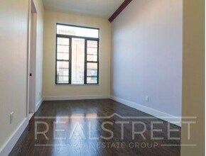 31 Locust St in Brooklyn, NY - Building Photo - Floor Plan