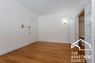 432 W Surf St, Unit 109 in Chicago, IL - Building Photo - Building Photo