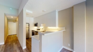 Marina Cove Apartments in San Francisco, CA - Building Photo - Building Photo