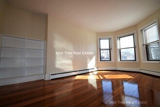 1728 Beacon St, Unit 1 in Brookline, MA - Building Photo - Building Photo