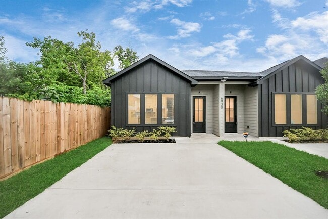6930 Liverpool St in Houston, TX - Building Photo - Building Photo