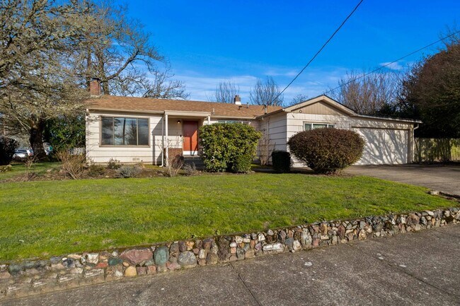 2055 NW Beca Ave in Corvallis, OR - Foto de edificio - Building Photo