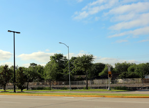 Diho Apartments II in Houston, TX - Building Photo - Building Photo