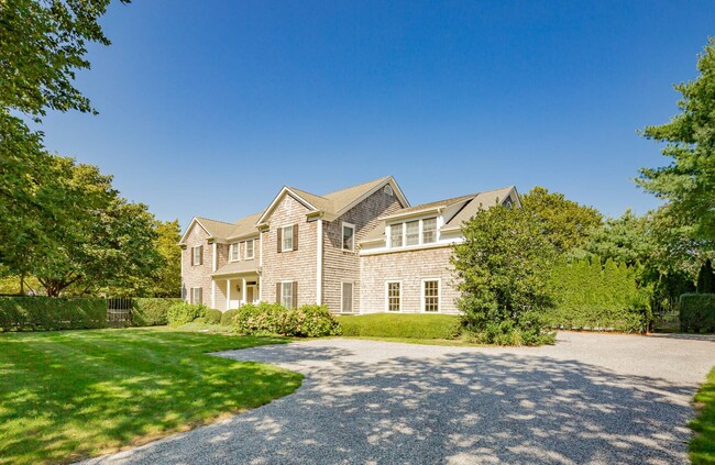 110 Fox Hollow Ln in Southampton, NY - Building Photo - Building Photo