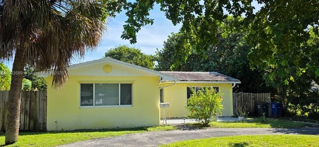 321 6th St in Lake Park, FL - Building Photo - Building Photo