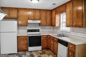 1961 Karen Cir in Milledgeville, GA - Building Photo - Building Photo