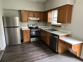 3560 NE Independence Ave in Lee's Summit, MO - Building Photo - Building Photo