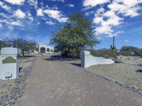 8704 E Los Gatos Dr in Scottsdale, AZ - Building Photo - Building Photo