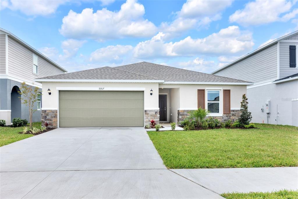 9267 Sandy Bluffs Circle in Parrish, FL - Foto de edificio