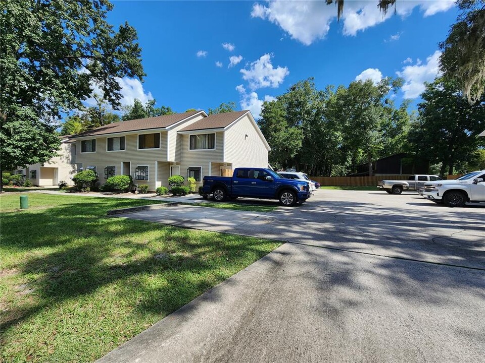 6161 SW 8th Ln in Gainesville, FL - Foto de edificio