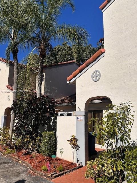 property at 1401 Cottonwood Cir