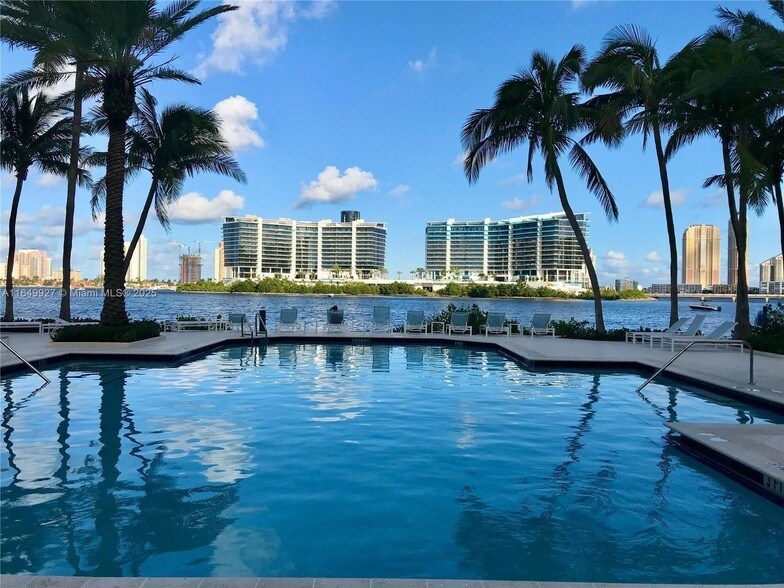 3235 NE 184th St, Unit 11103 in North Miami Beach, FL - Building Photo