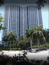 21205 NE 37th Ave in Aventura, FL - Building Photo - Building Photo