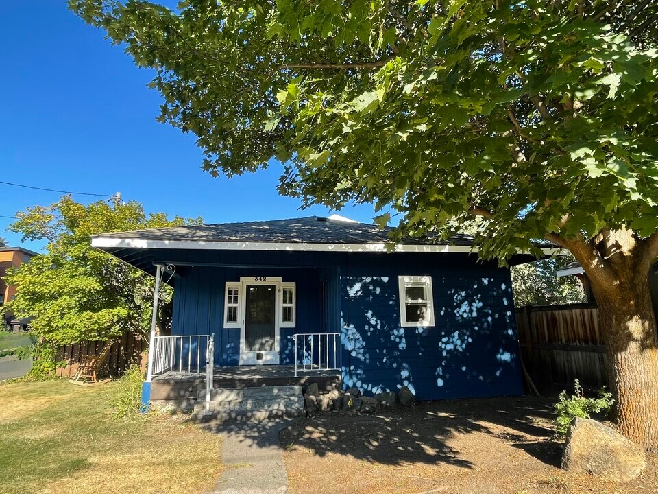 342 NW Riverfront St in Bend, OR - Building Photo