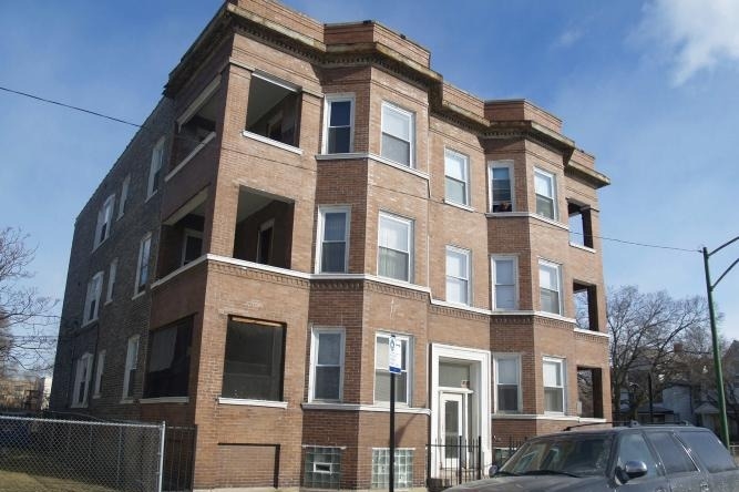 138-140 W 70th St in Chicago, IL - Building Photo