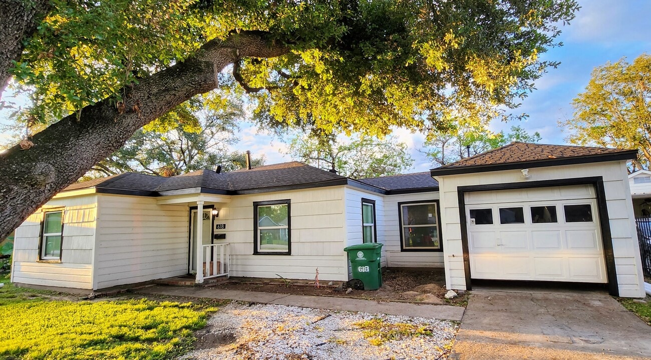 618 Dunkley Dr in Houston, TX - Foto de edificio