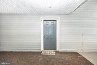 10001 Vanderbilt Cir in Rockville, MD - Building Photo - Building Photo