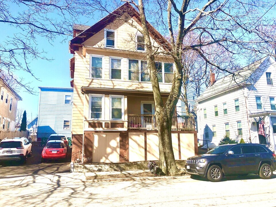 9 Laurel St in Lynn, MA - Building Photo