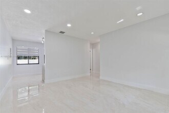 2567 SW 21st Ave in Miami, FL - Building Photo - Building Photo