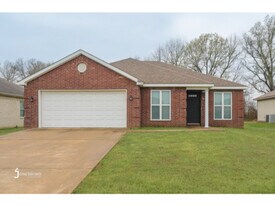 3887 Turfway Dr in Jonesboro, AR - Building Photo