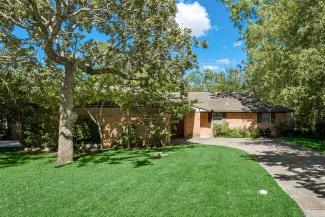 property at 1522 Baggett Ln
