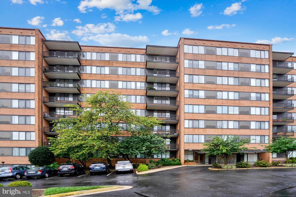4390 Lorcom Ln in Arlington, VA - Building Photo