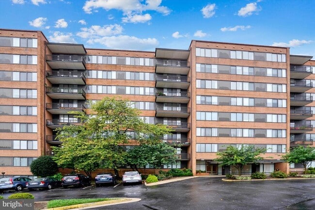 property at 4390 Lorcom Ln