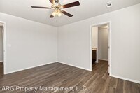 2703A Sidney St photo'