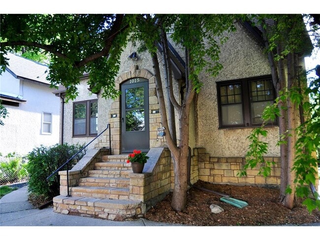 property at 1015 26th Ave SE