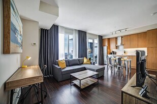 320 Front St W in Toronto, ON - Building Photo