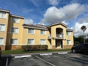 2640 S University Dr in Davie, FL - Foto de edificio - Building Photo