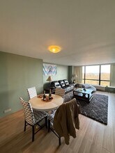 5415 N Sheridan Rd, Unit 504 in Chicago, IL - Building Photo - Building Photo