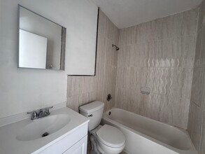 10825 SW 86th St, Unit 5 in Miami, FL - Building Photo - Building Photo